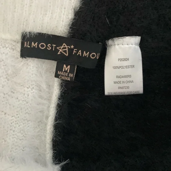 SOLD ❤️ NWT Almost Famous Fuzzy Sweater Shorts M Black White Sexy Color Block - Picture 5 of 5